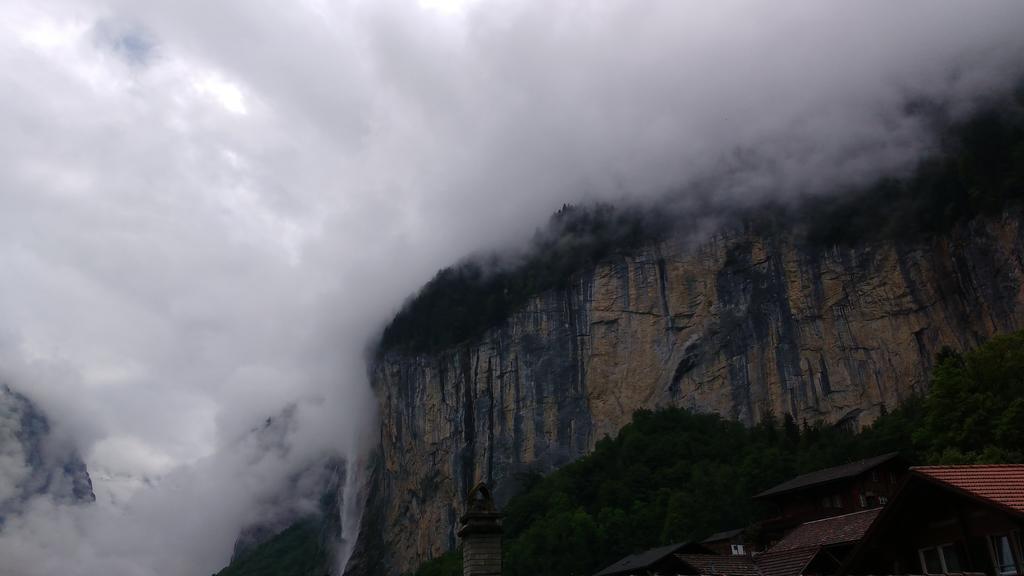 Base Cafe Apartment Lauterbrunnen Ngoại thất bức ảnh