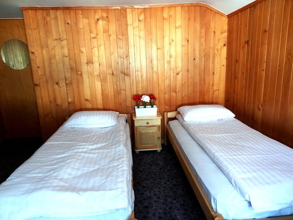 Base Cafe Apartment Lauterbrunnen Ngoại thất bức ảnh
