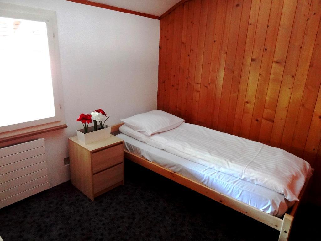 Base Cafe Apartment Lauterbrunnen Ngoại thất bức ảnh