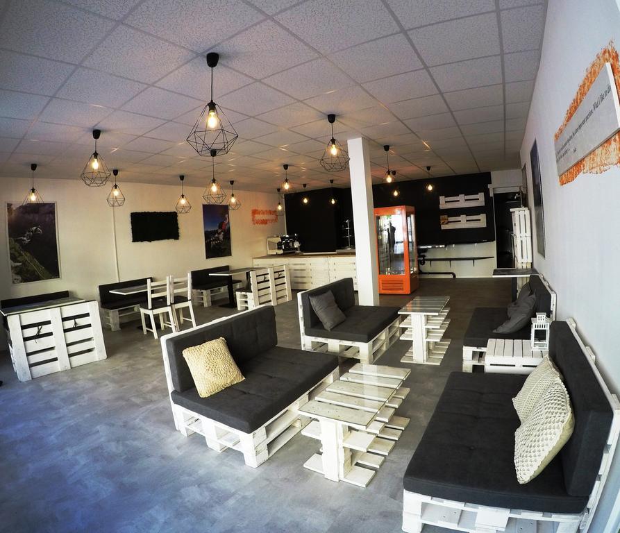 Base Cafe Apartment Lauterbrunnen Ngoại thất bức ảnh